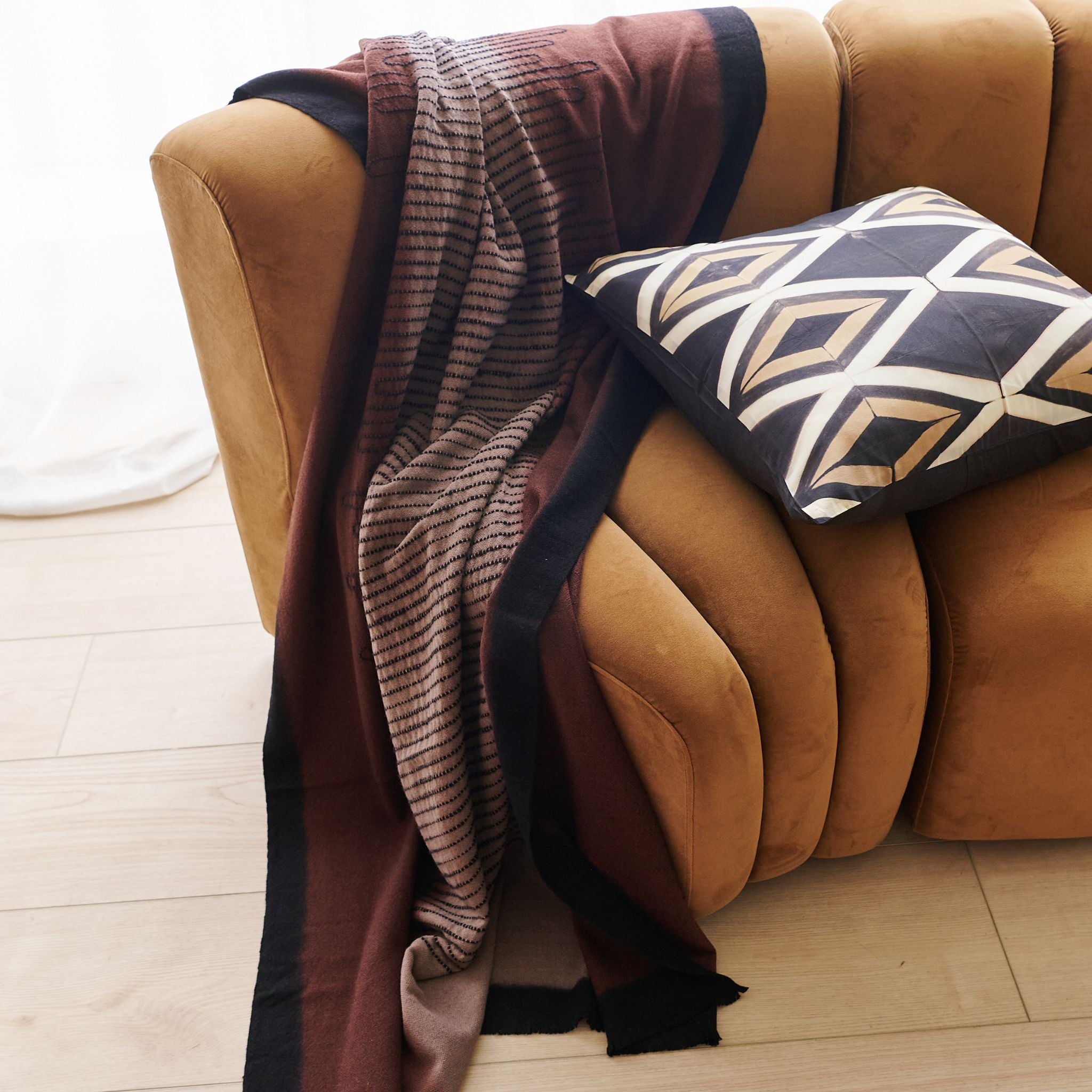 Hamiltonwooldresscoat ハーリップトゥ モカ Handwoven Topaz Brown Myrtle Drift Merino Throw – Variously