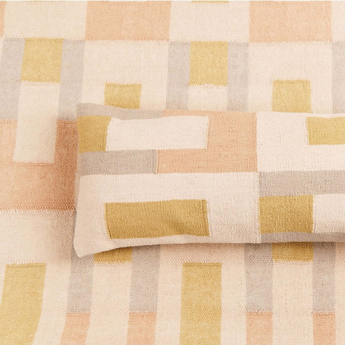Calm Body Rug Aari Handwoven Geometric Modern Rug in Calming Hues – Variously