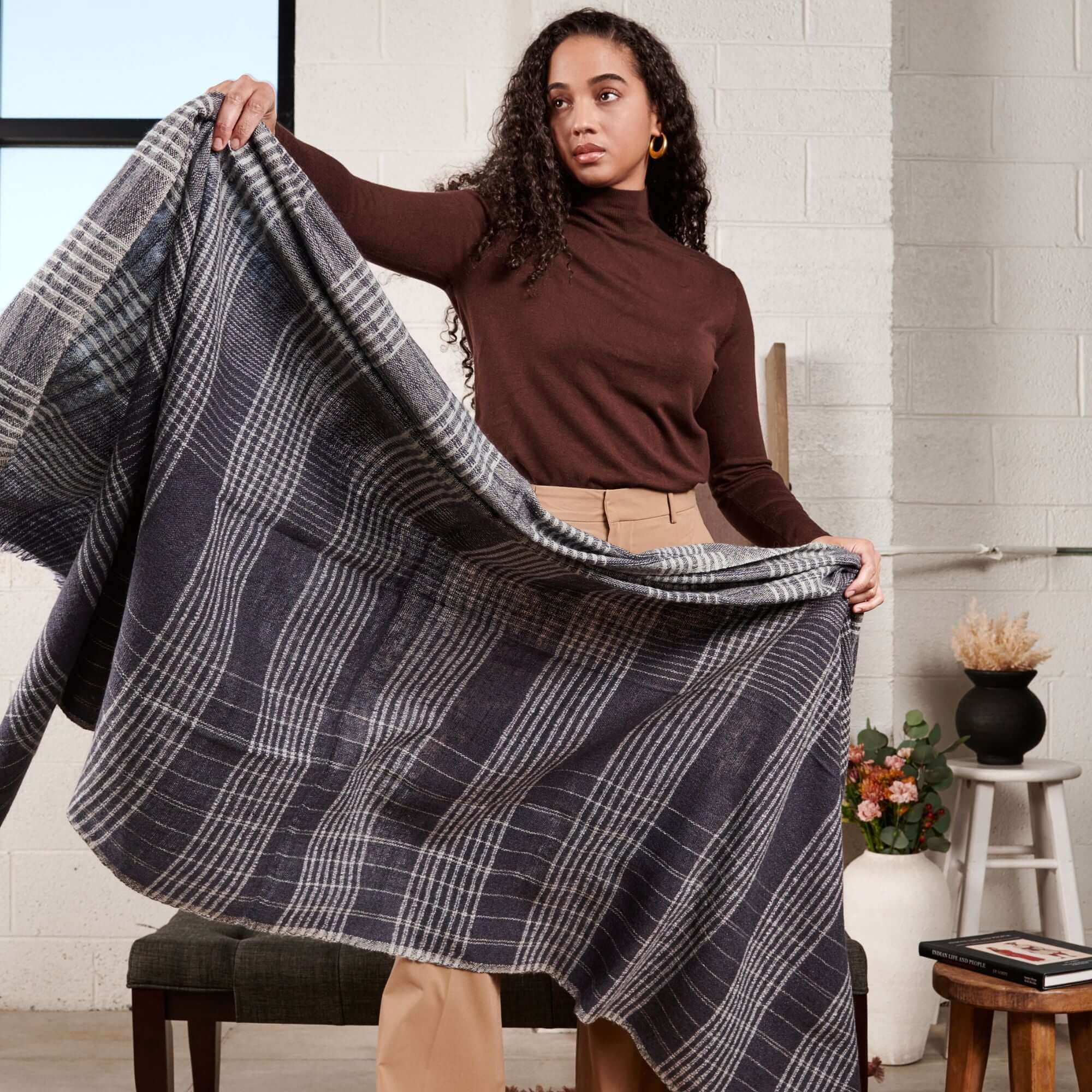 Alloy Dark Blue Stripes Pattern Merino Linen Handloom Throw – Variously